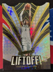 VICTOR WEMBANYAMA / 2023 Panini Revolution RC Decollo! Livelli fustellati 2023-2024 - Foto 1 di 2