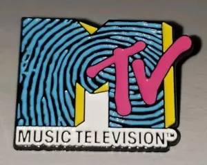 Spilla giacca cappello bavero smaltato logo MTV musica televisione retrò anni 80 colori - Foto 1 di 6