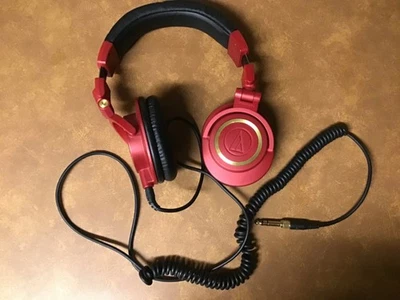 Auriculares sobre la oreja con cable Audio-Technica ATH-M50x edición limitada rojos y dorados - Imagen 1 de 4