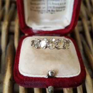 Anillo de media eternidad de plata esterlina 925 con amatista verde talla O,5 del Reino Unido - Imagen 1 de 9