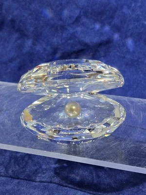 Swarovski Crystal Oyster Shell with Pearl #014389 Retired - Beautiful  - Image 1 of 4