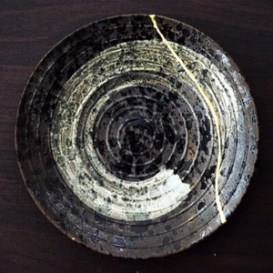Japan's Kintsugi dish golden brass lacquer Urushi finish Japanese design dish - Picture 1 of 4