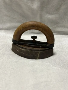 Antique Colebrookdale Iron Co. Flat Iron with Wood Handle - Picture 1 of 9