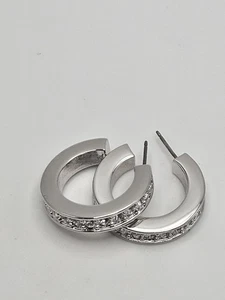 Orecchini a cerchio Swarovski logo cigno tono argento cristalli trasparenti - Foto 1 di 10