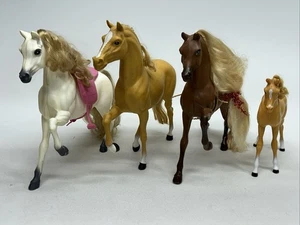 Konvolut 4 Vintage 80er Mattel Pferde Figuren - Bild 1 von 24