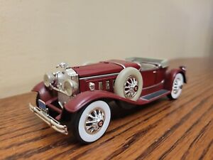 1930 Packard, Maroon 1:32 Scale - SIGNATURE MODELS 