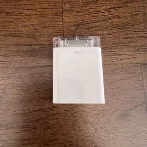 Genuine Apple iPad Camera Connection Kit Model A1362 SD Reader to 30 pin iPad - Picture 1 of 3