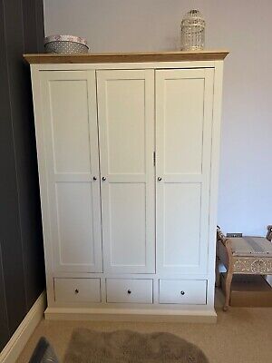 Beautiful Triple Wardrobe With Hanging Rails And Storage Drawers  • 426.81£
