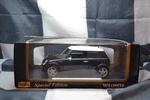 MAISTO - 2000 BMW MINI COOPER - BLACK PAINTWORK - 1/18 SCALE MODEL CAR - Picture 1 of 9