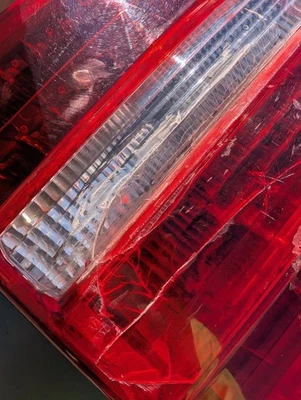 2003-2006 Porsche Cayenne Rear Right tail Light  7L59452 cracked but serviceable - Изображение 1 из 3