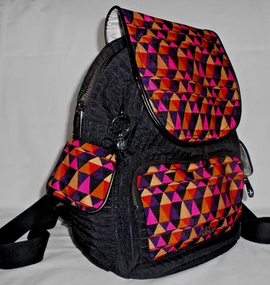 Kipling, stylischer Rucksack, Schwarz + buntes Dreieck-Muster, 1 x benutzt, TOP! - Bild 1 von 4
