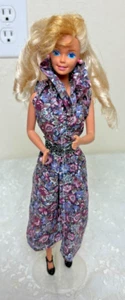 Barbie Mattel Twist N Turn 1980 rodillas dobladas dos tonos cabello rubio ojos azules - Imagen 1 de 4