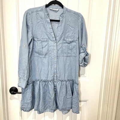 Mini Vestido Zara Denim M Abotonado en Niveles Azul Algodón Pestaña Enrollable Manga Cambray Foto 1 de 4