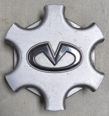 2001 - 2005 年 INFINITI QX4 银色原始设备制造商中心盖 PN40342-3W700 — 第 1/4 张图片