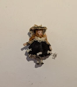 Casa de muñecas escala 1:24 muñeca de porcelana DOL325 - Imagen 1 de 2