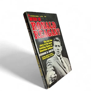 WHO IS RONALD REAGAN? by George Smith 1st Print (1968) Pyramid Book Paperback - Foto 1 di 7