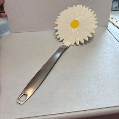 Espátula caprichosa Tovolo flor margarida branca plástico cabo de aço inoxidável flip - Imagem 1 de 4