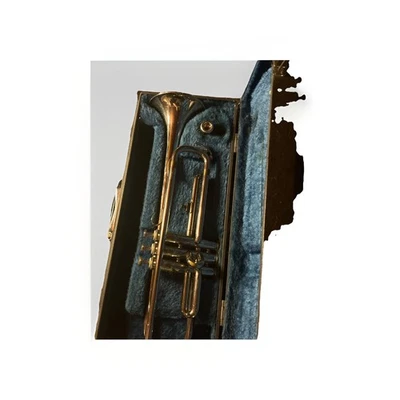 Yamaha YTR 135 Trumpet With Yamaha Hard Case & Vincent Bach 7C Mouthpiece - Image 1 of 4