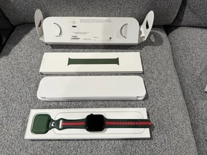 Apple Watch Series 7 45MM Green Aluminum Case with Clover Solo Loop LNIB - Zdjęcie 1 z 2