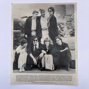 "St. Elmo's Fire" 1985 Film Pressemappe 8"X10" Schwarzweiß Foto Estevez Lowe - Bild 1 von 2