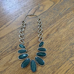 Große abgestufte Perlenkette Halsband Smaragd grün goldfarben Strass 20 Zoll gebraucht, in einwandfreiem Zustand - Bild 1 von 5