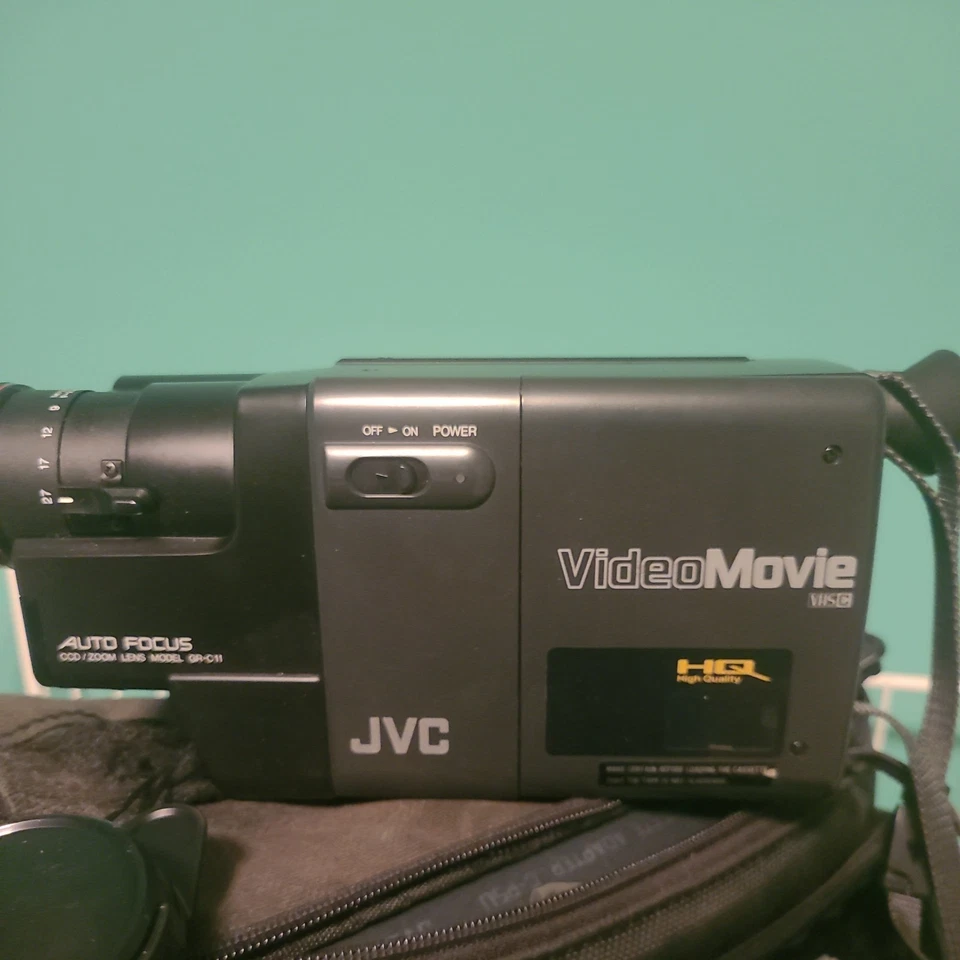 *НЕПРОВЕРЕННЫЙ* JVC GR-C11U VHSC видео фильм с автоматической фокусировкой видеокамера только без зарядки - Изображение 1 из 1
