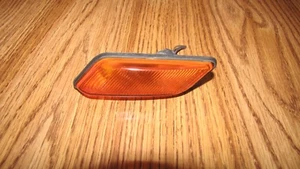 BMW Z3 FENDER SIDE MARKER LIGHT yellow lens RH 1996-2002 OEM PASSENGER - Picture 1 of 2