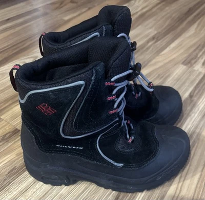 Columbia 100grams Waterproof Winter Boots Boys Youth/Mens Sz 5 Suede & Rubber - Image 1 of 4