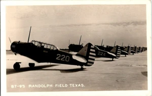 Aviones de entrenamiento BT-9, Randolph Field, Texas, foto postal RPPC 1942 - Imagen 1 de 2