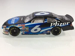 HOT. WHEELS 2001 FORD TAURUS NASCAR PFIZER - Picture 1 of 9