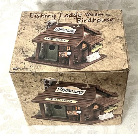 Vintage  "Trout Creek Fishing Lodge"  WOODEN BIRD HOUSE + Original Box    7x6x8* Cover