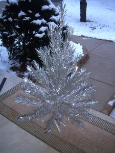 RETRO VTG NICE MCM 4FT"EVERGLEAM" BRANCHES SILVER ALUMINUM XMAS TREE #109 - Picture 1 of 16