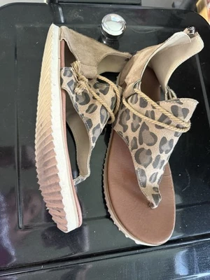 Chanclas estilo retro grueso con estampado de guepardo talla 7,5 Foto 1 de 2