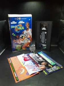 Space Jam VHS 1997 Michael Jordan With Collector's Coin & Inserts Looney Tunes  - Bild 1 von 11