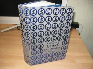 Cassandra Clare - Lord of Shadows rune stamp signed 1st Waterstones imperf cloth - Bild 1 von 6