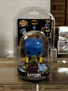 Funko Pop NYCC 2025 CON PEGATINA EXCLUSIVA BATGIRL CLAMSHELL LE 2010 - Imagen 1 de 2