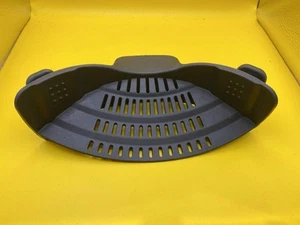 Silicone Clip On Pan Strainer / Colander - Picture 1 of 5