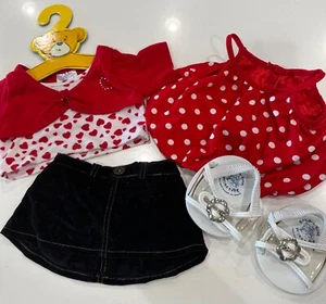 RETRO Build a Bear Ropa Rojo Blanco Corazones Lunares Falda y Sandalias Blancas - Imagen 1 de 5