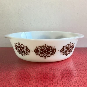 Rare Pyrex Casserole With Brown Pattern Unknown Maker Vintage Retro Kitchenalia - Picture 1 of 7