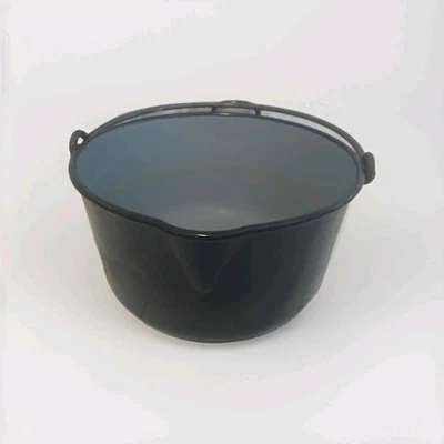 Vintage enamelled cast iron cauldron. Large cooking pot, handle & spout - Image 1 of 4