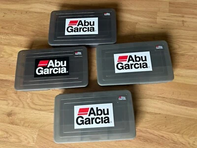 4 Abu Garcia Lure Box Wobbler Tackle Köder Gummi Hecht Zander Barsch Forelle Rig - Bild 1 von 3