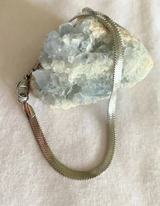 Hübsches silberfarbenes modisches flaches Schlangenketten-Gliederarmband 7,25 Zoll lang - Bild 1 von 5