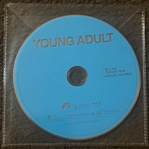 NEW YOUNG ADULT (2011) - Blu-ray disc only in clear plastic envelope / no case - Picture 1 of 2