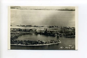 North Hero VT RPPC foto real, vista aérea, casas, frente al mar - Imagen 1 de 2