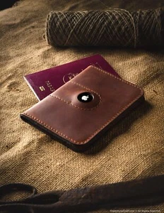 Funda billetera Airtag vegetal curtida cuero italiano viaje pasaporte soporte para tarjetas - Imagen 1 de 16