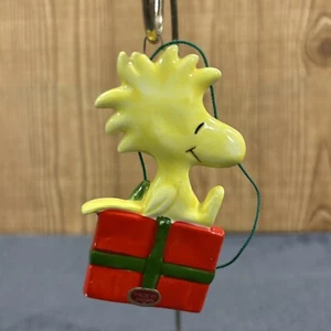 Vintage 1972 Peanuts Woodstock Present Christmas Ornament Ceramic Made In Japan - Picture 1 of 6