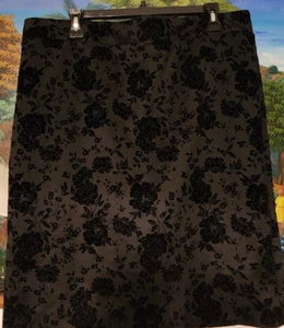 Ann Taylor Factory schwarz Blumen Samt Detail eleganter Rock mit Schlitz Größe 16 - Bild 1 von 5