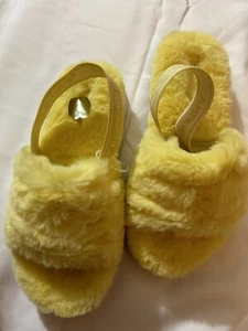 Koolaburra by UGG Girls Yellow Furr-ee Slipper Sandals Size 1 NWOB - Picture 1 of 3