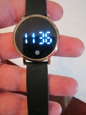VINTAGE LED LIGHTED WATCH - TOUCH SCREEN LIGHTS UP THE WATCH - BBA-27 - Image 1 of 4