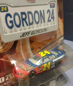 Winner's Circle Jeff Gordon Stock Car #24 NASCAR DuPont Die-Cast Car 2007 - Picture 1 of 7